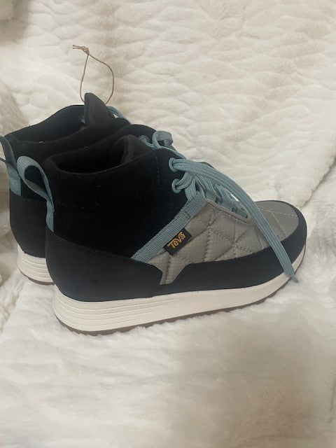 Size 5 - NWT - Teva ReEmber Commute boot - Retails for $150