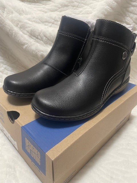 Multiple sizes - Clark's Ashland black - NWT - Retails $130