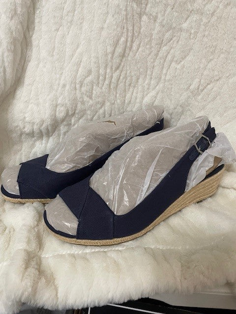 Size 10W - Lifestride Socialite Navy Canvas Retail $69.99