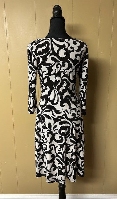Size 6 – En Focus Studio Black & White Print Dress
