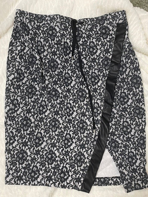 Size Large - DKNY Skirt