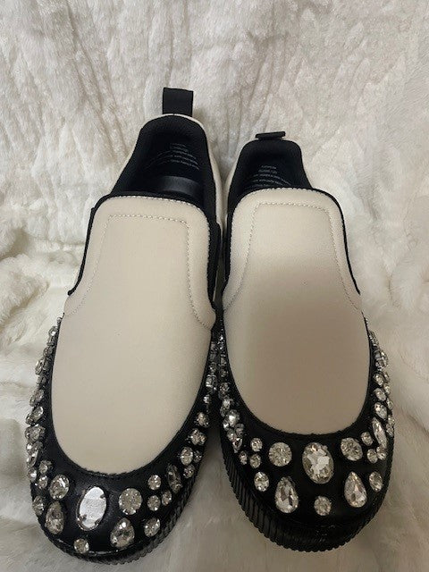 Size 10 - Karl Lagerfeld Eliana Retails $79.99