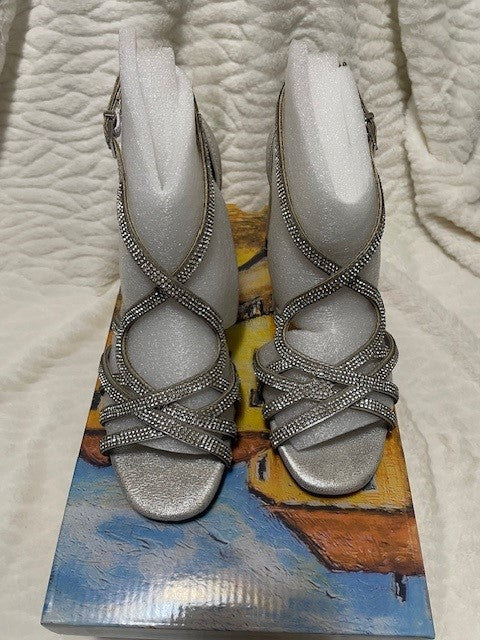 Size 6W - Bella Vita - Aliette SILVER - NWT - RETAILS $99