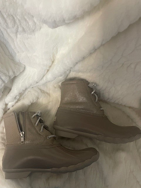 Size 8.5 - Sperry Saltwater Sparkle Dove - NWT Retails $120