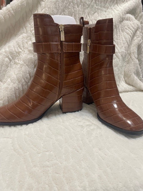 Size 6.5 - Kenneth Cole Emerson boot - NWT - RETAILS $109