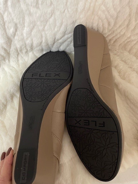 Size 9.5 - Lifestrides Stone Heirloom pump Retails $64.99