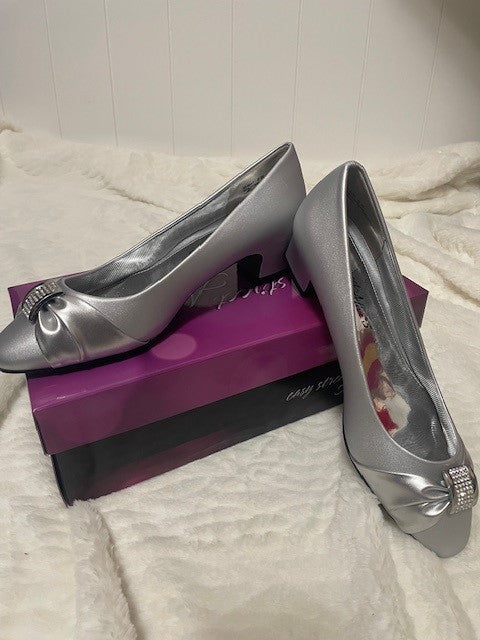 Size 8W - Easy Street Eloise - Silver - NIB - Retails for $60