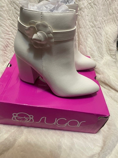 Size 10 - Sugar Evvie bloom boot - NWT - RETAILS $75
