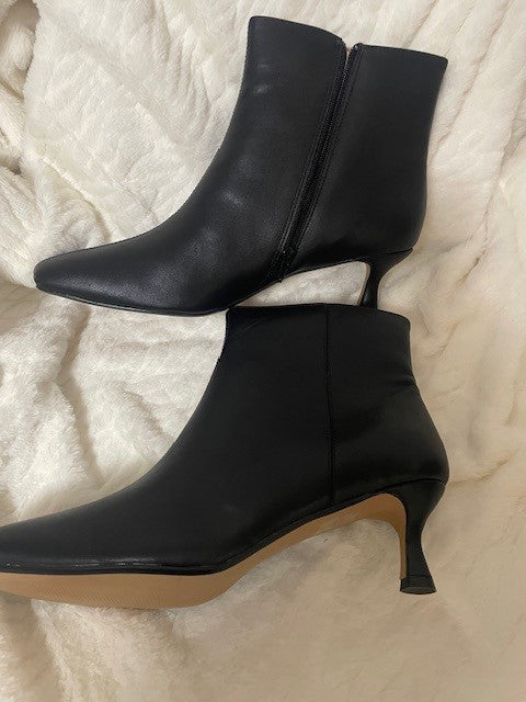 Size 12 - Journee Collection Kelssa boot - black - NIB - Retails $69.99
