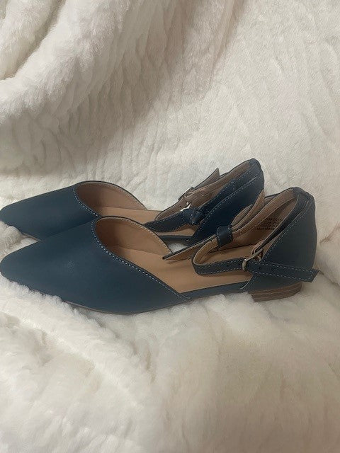 Size 5.5W - Journee Collection WD-Vielo in blue - NWT Retails $79.99