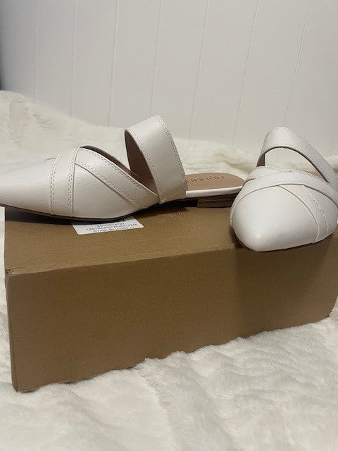 Size 8.5 - Journee Collection Stasi NEW IN BOX