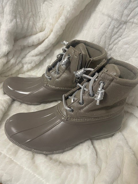 Size 8.5 - Sperry Saltwater Sparkle Dove - NWT Retails $120