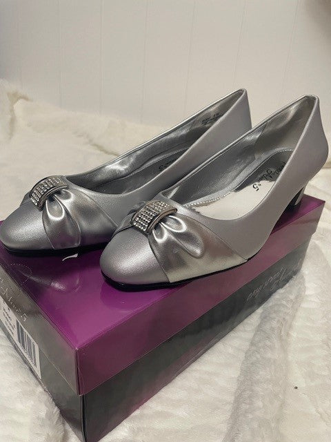 Size 8W - Easy Street Eloise - Silver - NIB - Retails for $60