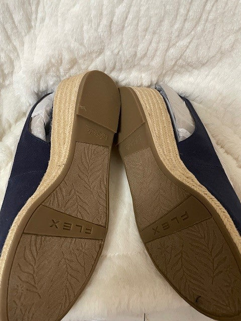 Size 10W - Lifestride Socialite Navy Canvas Retail $69.99