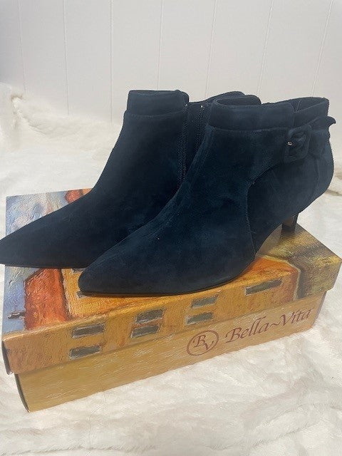 Size 8W - Betta Vita Navy Kidsuede Bindi - NEW IN BOX