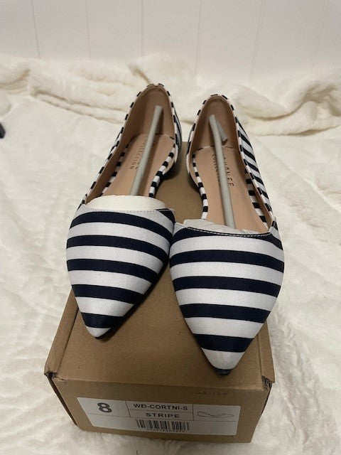 Size 8 - Journee Collection Cortini flat - stripe NIB