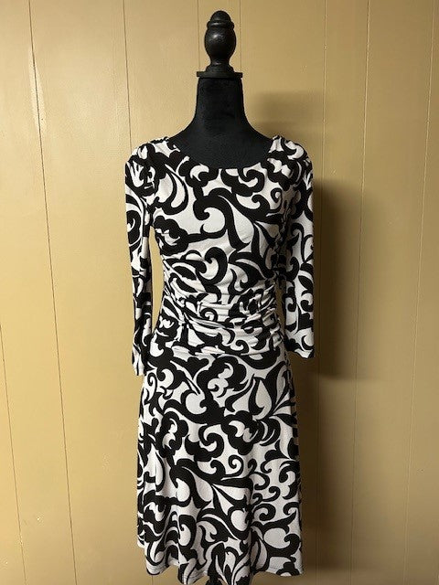 Size 6 – En Focus Studio Black & White Print Dress