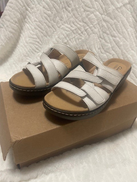 Size 6 - Clarks Merliah White NWT - Retails $94