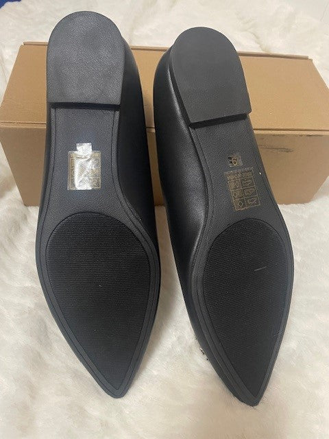 Size 9 - Journee Collection Renzo flat - Black - NIB - Retails for $$89.99