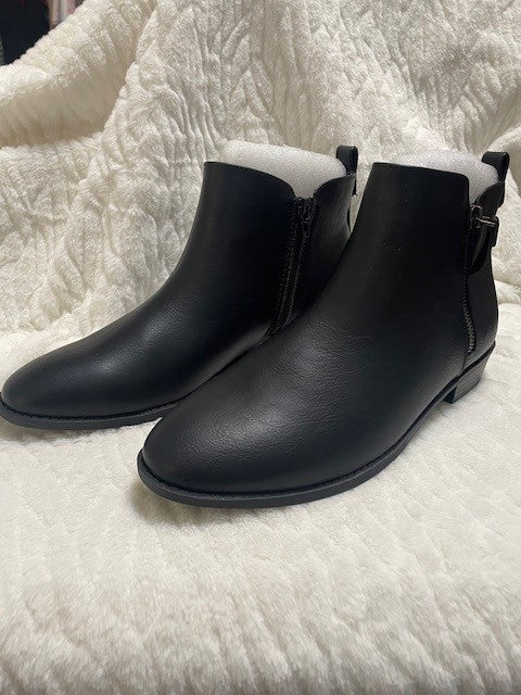 Size 10 - Journee Collection Ellis boot - black - NWT - RETAILS $214