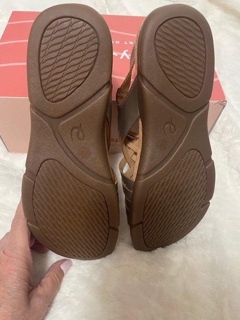 Size 7.5N - Easy Spirit Mar Gold - NEW IN BOX!