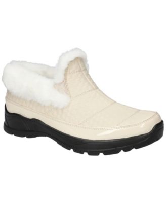 Size 9WW - Easy Dry Flurry in Winter White NWT Retails $80