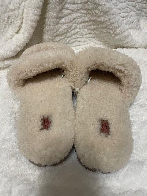 Size 10 - UGG Womens Cozetta Braid Slip-on - New - Retails for $110