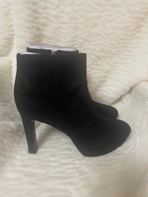 Size 9 - NWT - Nine West Glowup Ankle boot - Retail $99