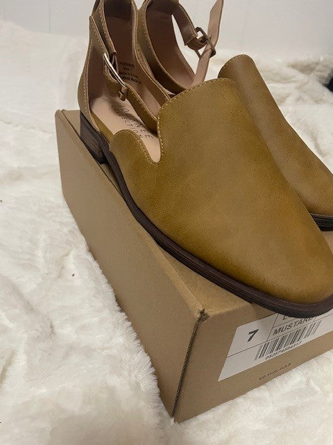 Size 7 - Journee Collection Loreta Mustard NEW IN BOX
