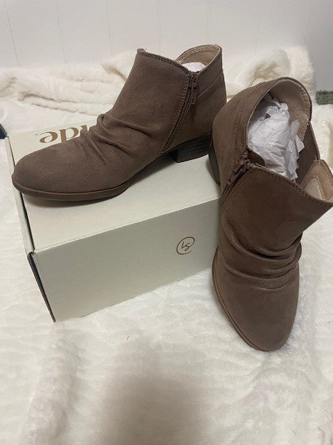 Size 6.5 - Lifestride Aurora boot - NIB - Retails $79.99