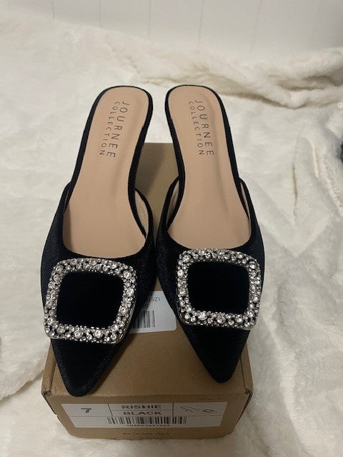 Size 7 - Journee Collection Rishie black - NEW IN BOX