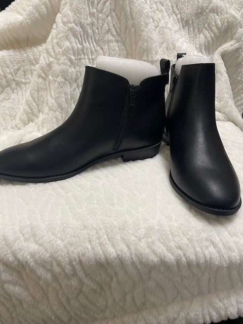 Size 10 - Journee Collection Ellis boot - black - NWT - RETAILS $214