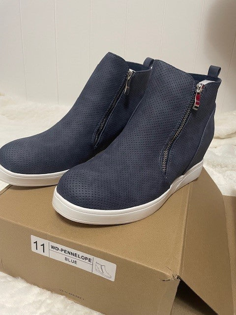 Size 11W - Journee Collection Pennelope Sneaker - NIB - Retails for $89.99