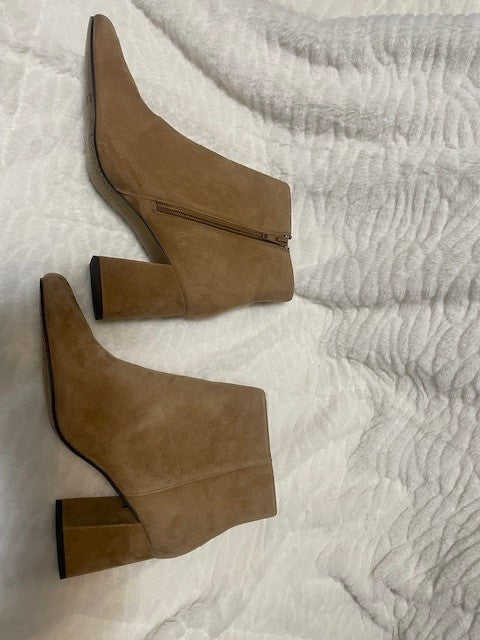 Size 9.5 - Bella Vita Wilma boot - NWT - RETAILS $120