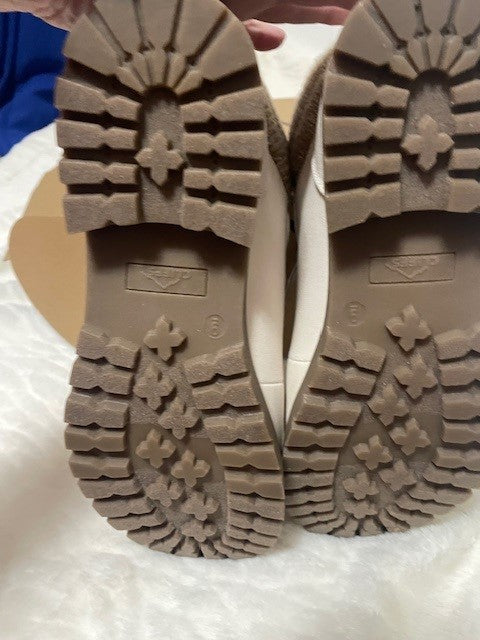 Size 9 - Cliffs by White Mountain Pathfield Boot Winter White -  NEW IN BOX