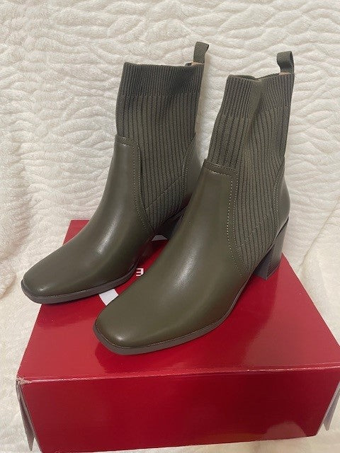 Size 9M – Journee Collection Harlowe Olive Ankle Booties