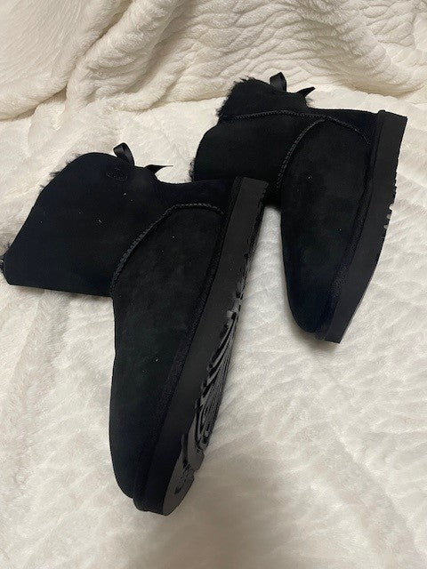 Size 11 - UGG Mini Bailey Bow II Boo Black - New - Retails for $170