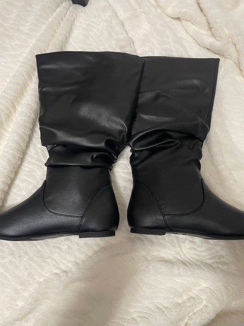 Size 8 XWC - Journee Collection - Jayne boot - black - NIB - Retails for $129