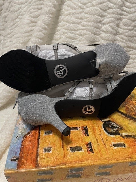 Size 10W - Bella Vita Karlette silver glitter - NWT - Retails $85.00