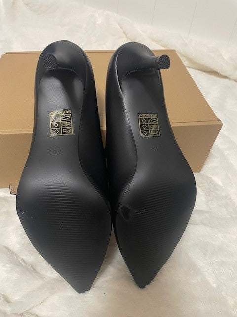 Size 9 - Journee Collection Sidney Black - NIB - Retails for $80