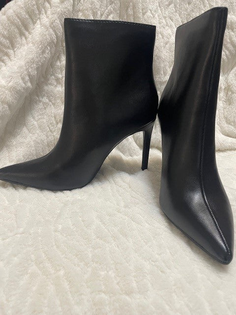 Size 6.5 I.N.C. Sarishaap black boot  - NWT - RETAILS $99.50