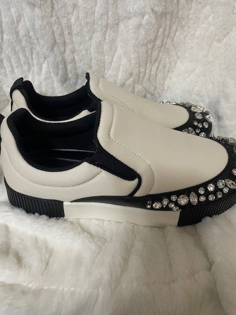 Size 9.5 - Karl Lagerfeld Eliana Retails $79.99