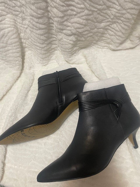 Size 11W - Bella Vita Jani Ankle boot - black - NWT - RETAILS $125