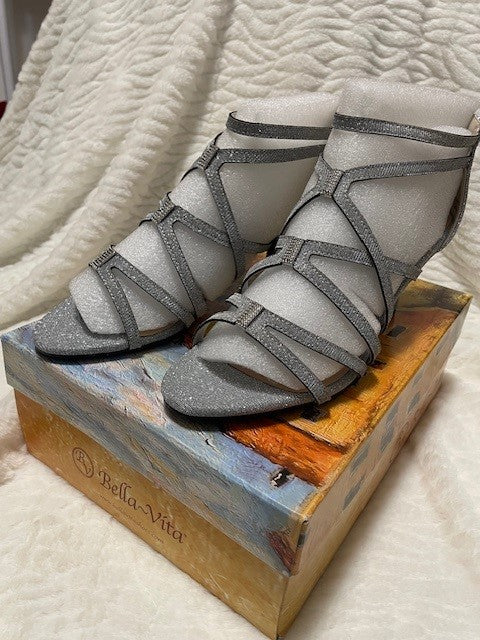 Size 10W - Bella Vita Karlette silver glitter - NWT - Retails $85.00