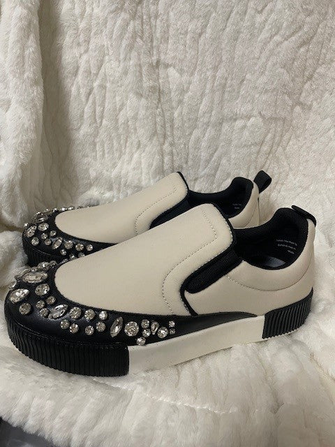 Size 10 - Karl Lagerfeld Eliana Retails $79.99