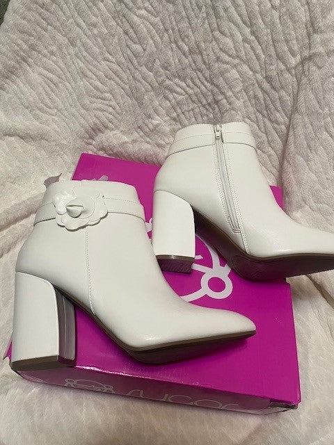 Size 10 - Sugar Evvie bloom boot - NWT - RETAILS $75