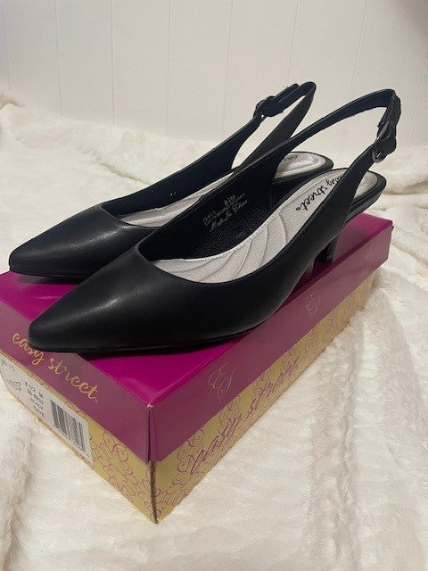Size 8.5 - Easy Street Faye Black - NIB - Retails for $59