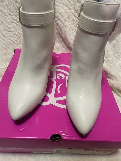 Size 10 - Sugar Evvie bloom boot - NWT - RETAILS $75