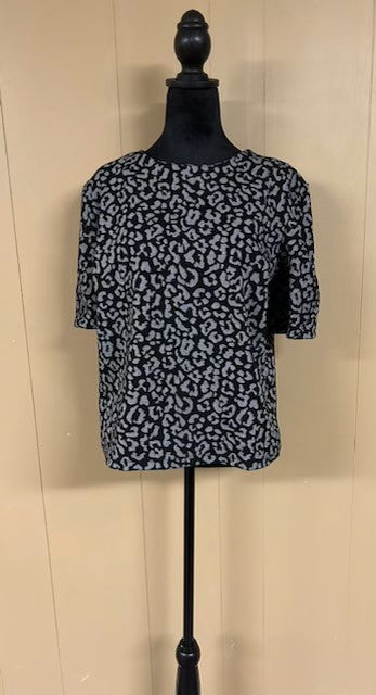 *CLEARANCE* Size Medium - Banana Republic black and gray shirt
