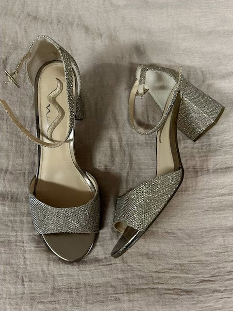 Size 9 - Nina gold block heel sandals